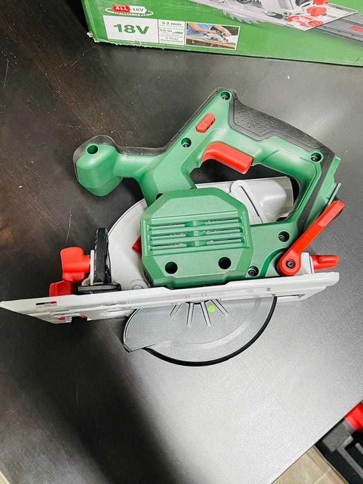 Ferăstrău circular Bosch Home and Garden - UniversalCirc 18V-53
