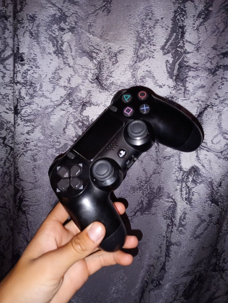 PlayStation 4 slim с много игри безплатни