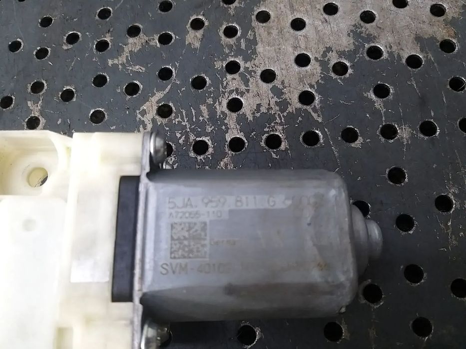 Motoras macara stanga spate seat toledo 4 kg3 5ja959811g