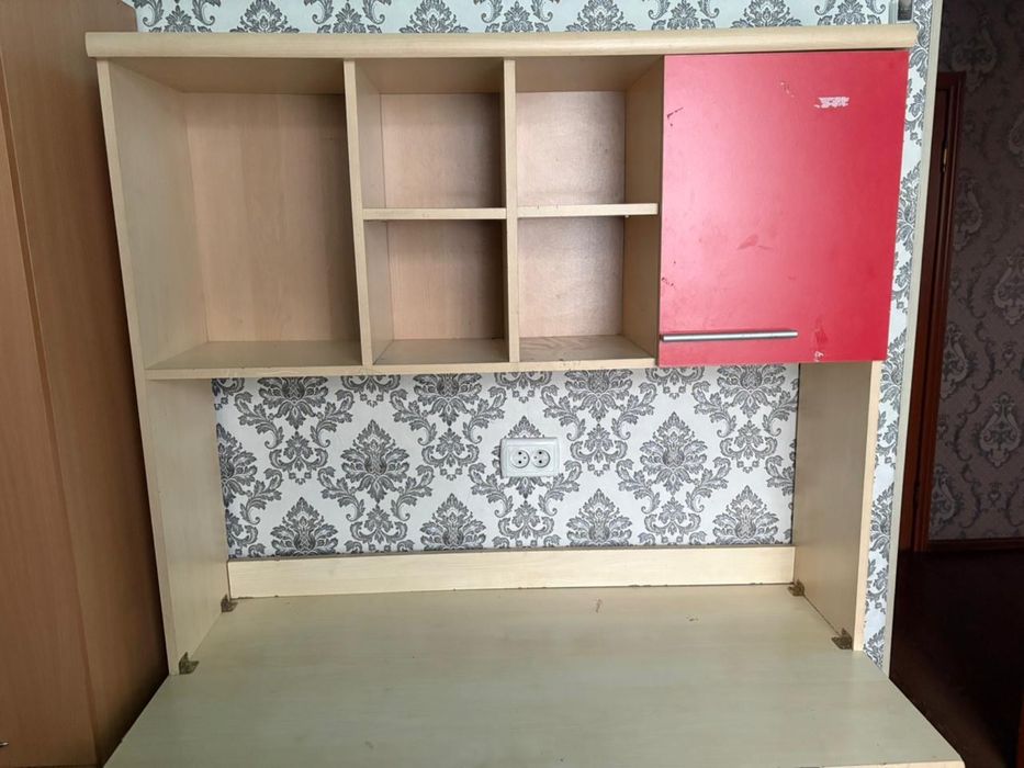 продам стол с надстройкой