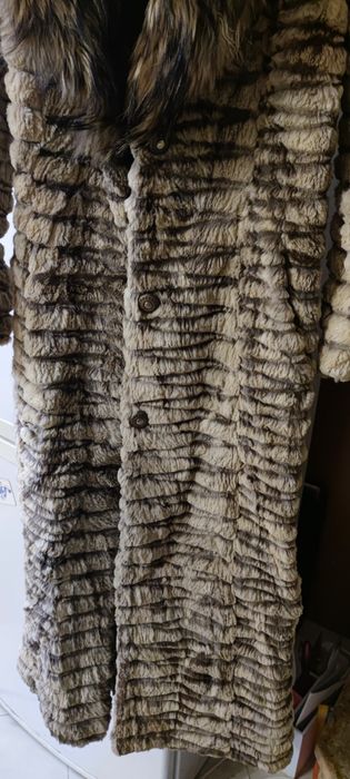 Палто от естествена кожа.
