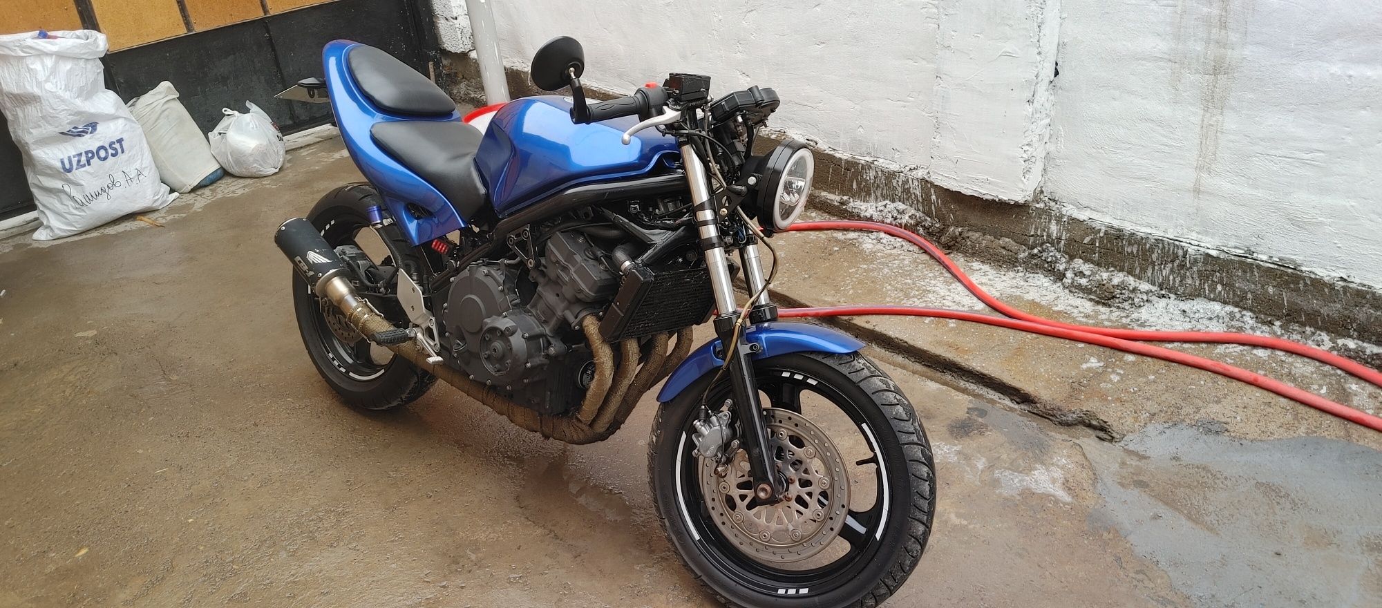 Мотоцикл Honda cb1