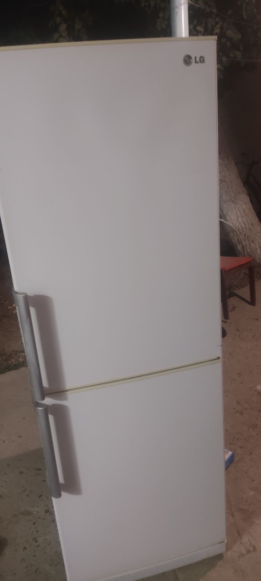 Холодильник LG продается