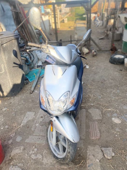 Vând scuter Yamaha 2 timpi