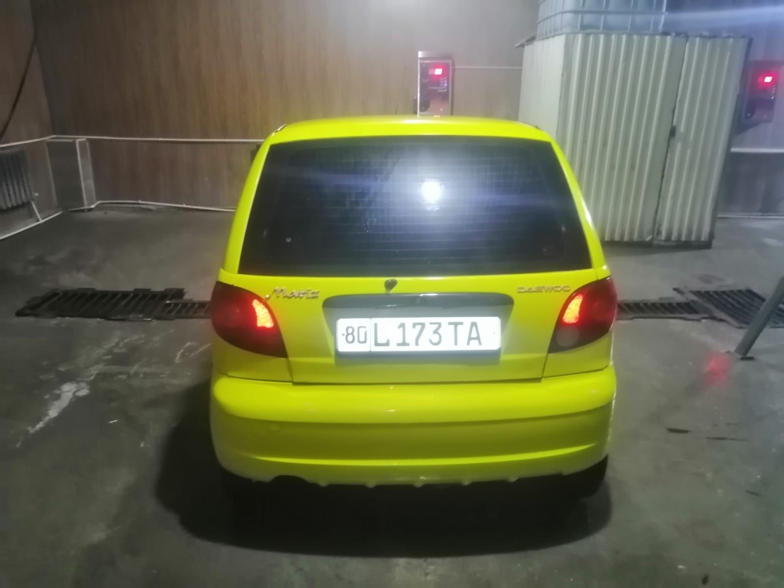 Mator yaqinda polni remont bo'lgan karopka yengi udariiyoq akumtryangi