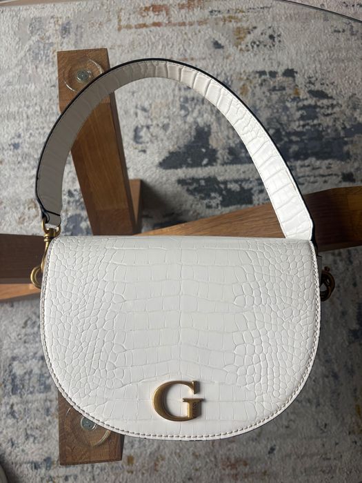Оригинална чанта guess