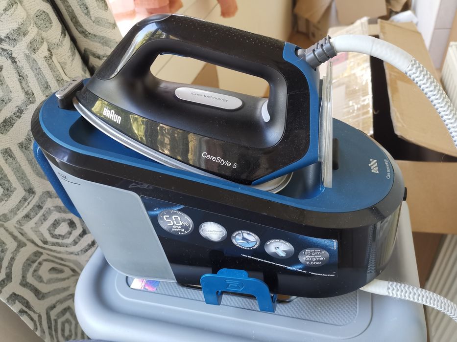 Stație de calcat cu aburi Braun CareStyle5, posibil cu masa de calcat