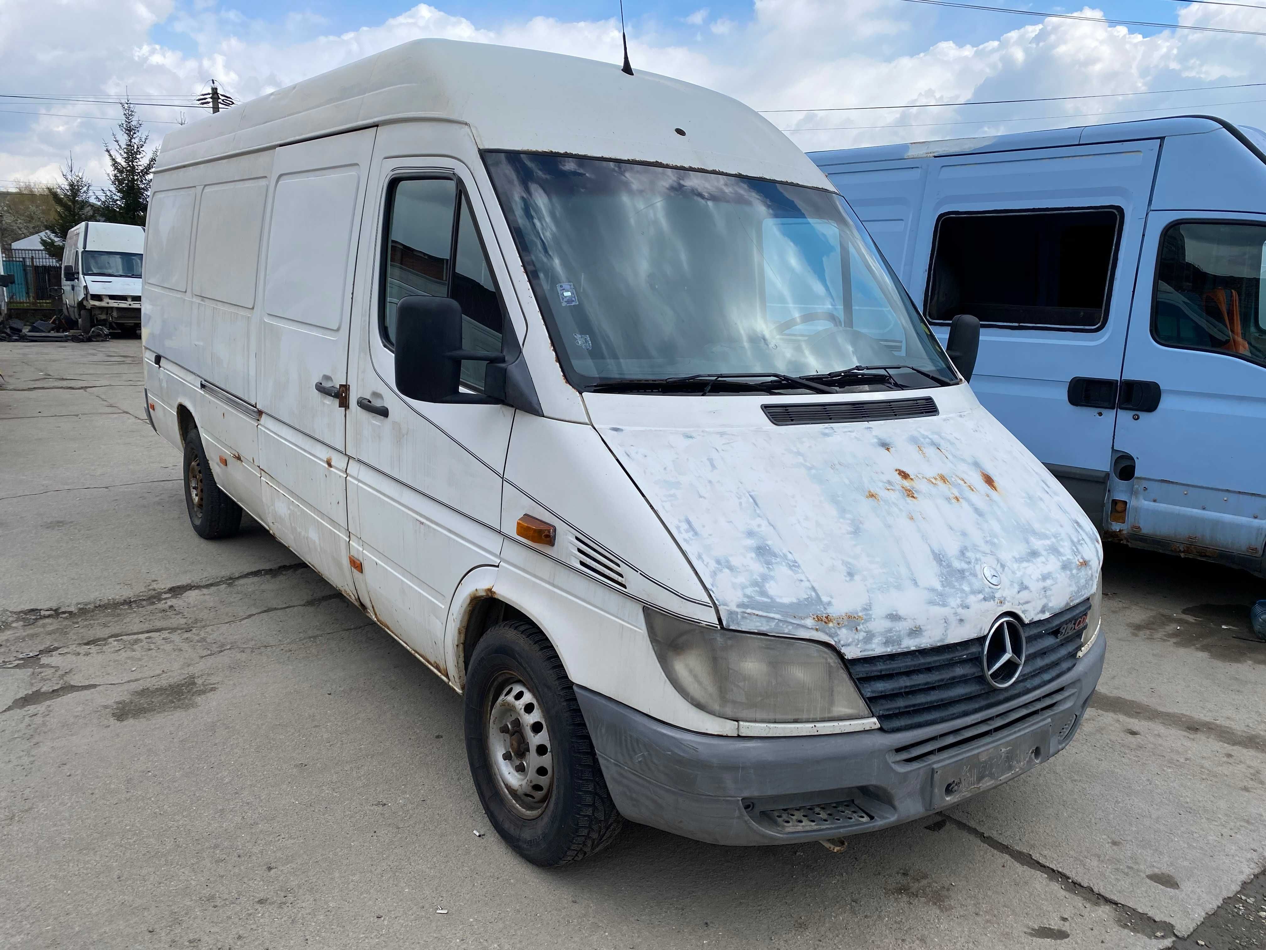 DEZMEMBREZ Mercedes SPRINTER 216 316 416 CDI Automat 2003