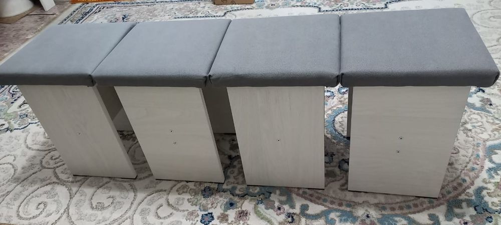 Табуретки новые четыре шт.