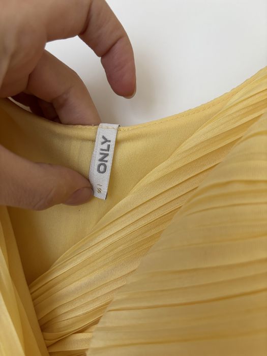 Жълта рокля средна дължина Only