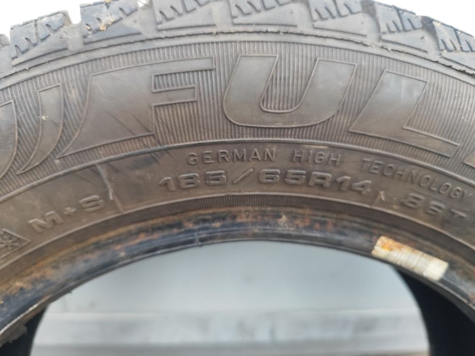 Set 4 anvelope de iarnă 185/65R14.