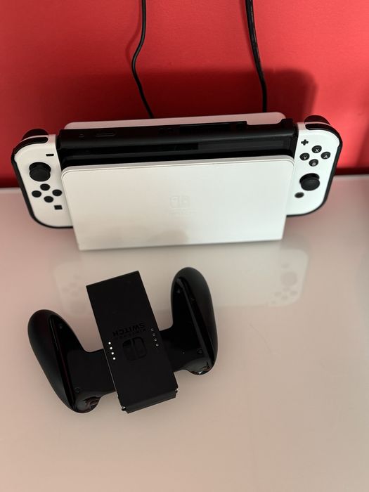 Nintendo Switch Oled Bundle white