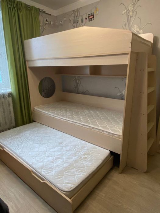 Двух яросная кровать