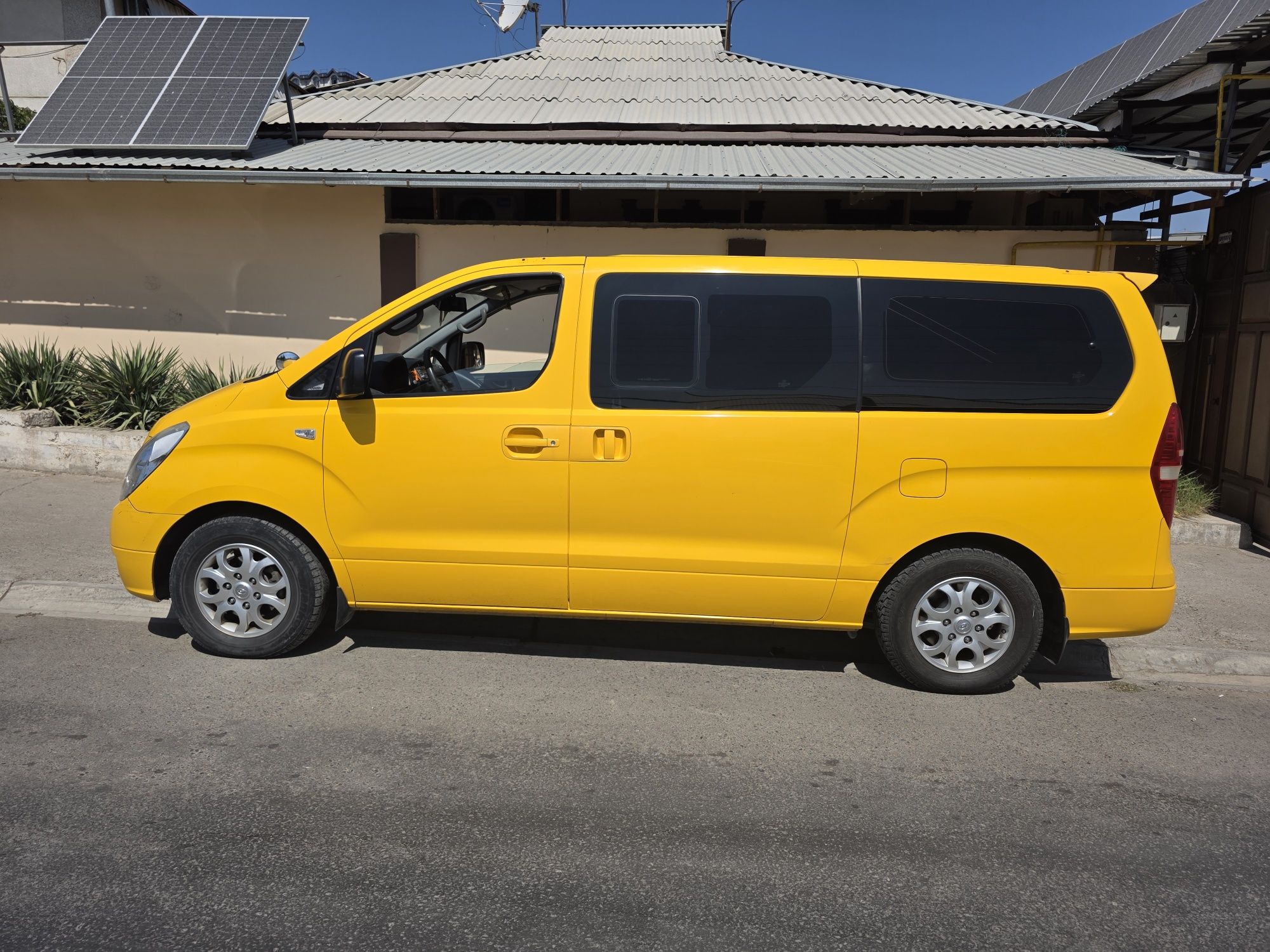 Продается Hyundai Starex 2011 года