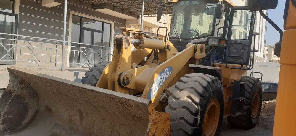 Погрузчик 3 кублик сотилади