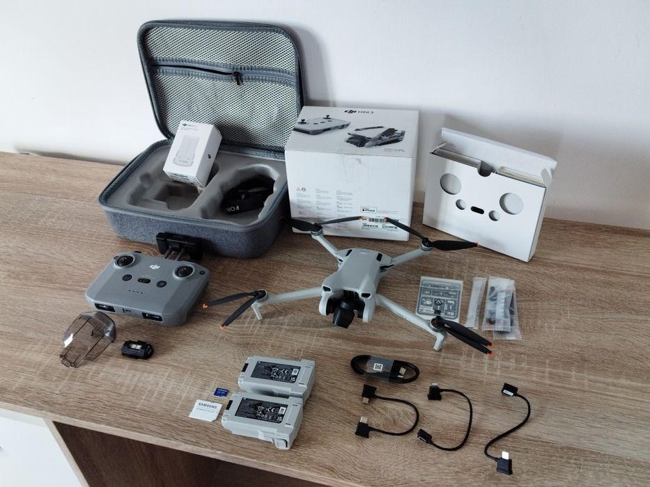 Dji mini 3 impecabila cu doua baterii și toate accesoriile