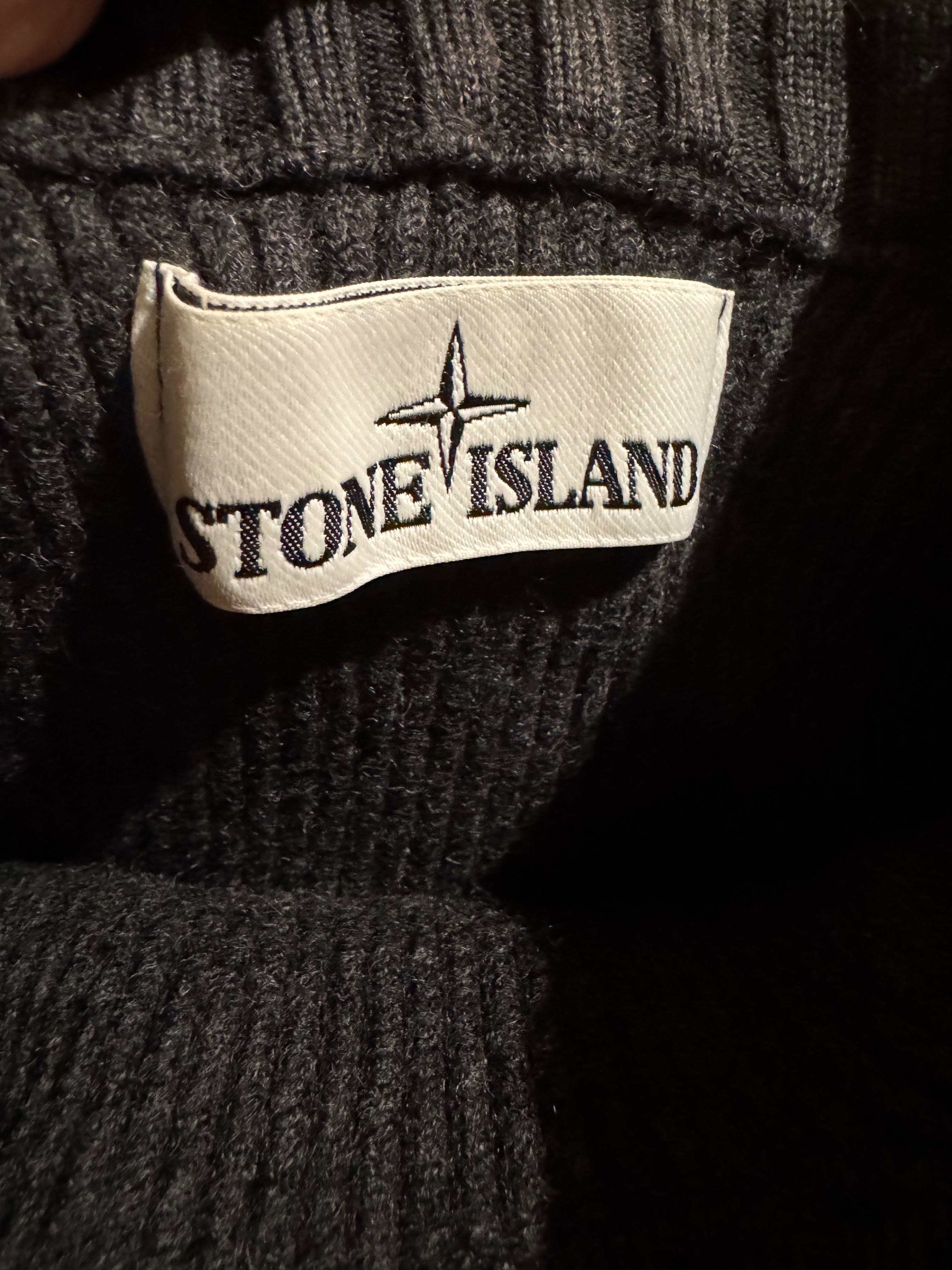 Мъжки пуловер Stone Island.