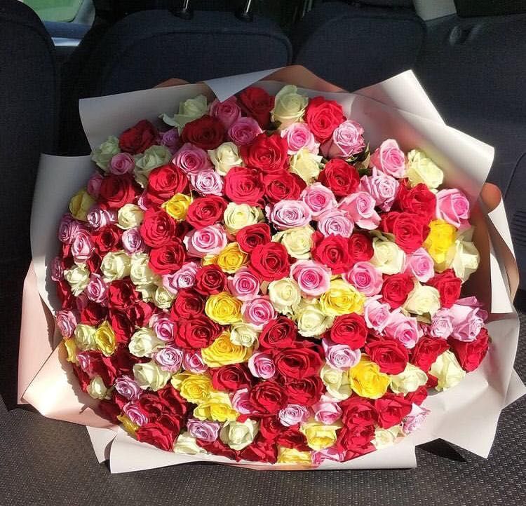 очень дорогие цветы букеты)))