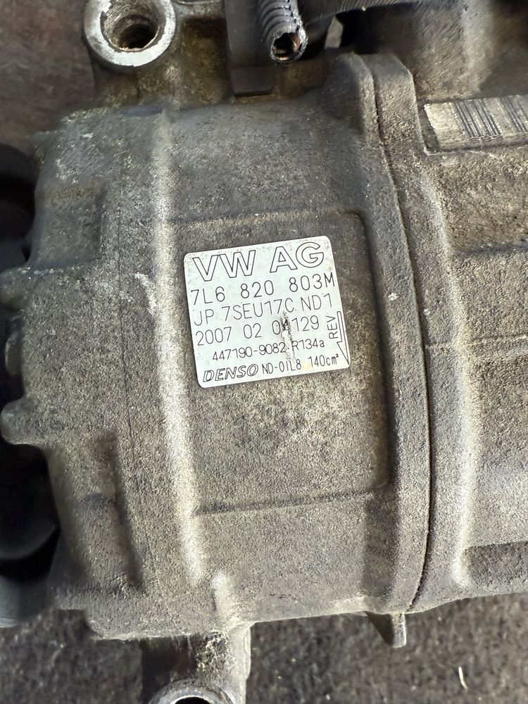 Компресор на климатика Audi Q7 4L оригинален 7L6820803 M
