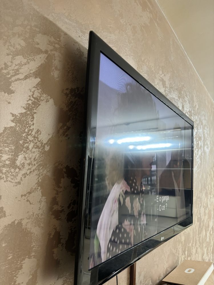 Vand TV LG  140 diagonala