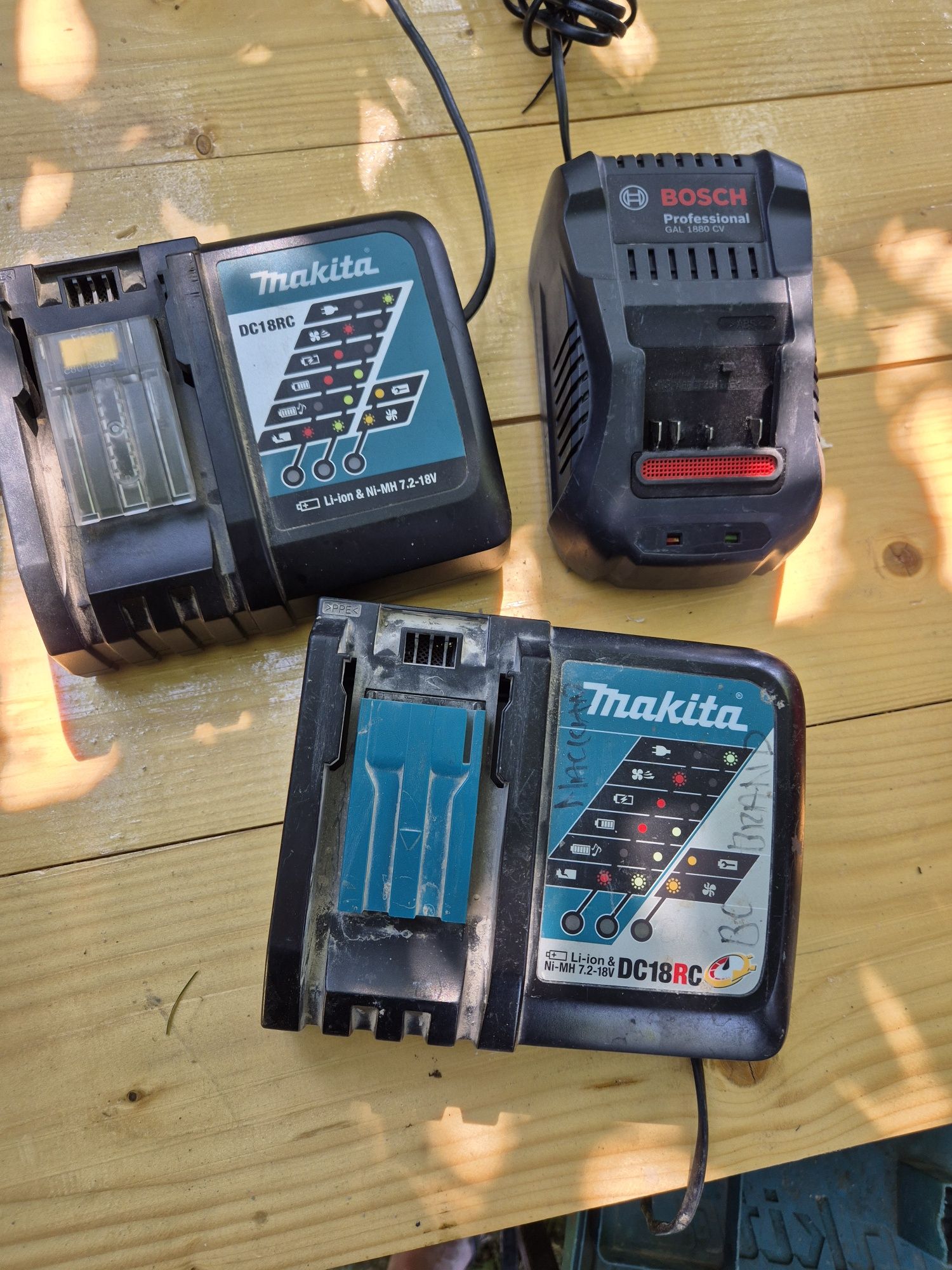 Incarcatoare makita și bosch 18v li-ion.