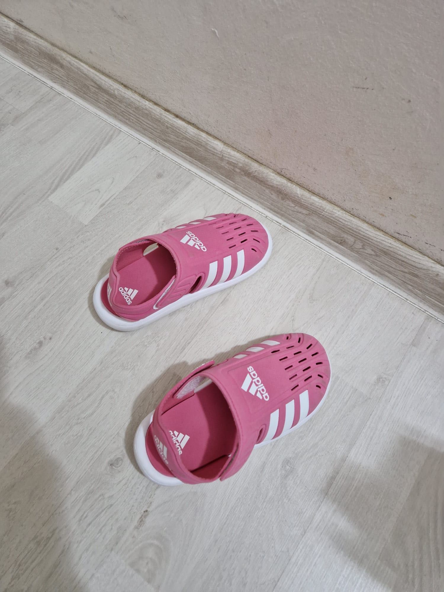 Vând sandale fetiță Adidas