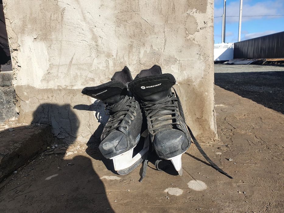 Коньки новые одевал 2 раза размер не подошел