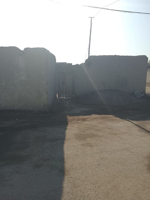 Uy joy sotiladi narxi kelishiladi