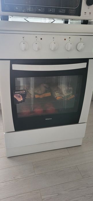Продаётся эектрическая плита Hansa