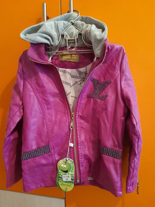 Новые курточки для девочки. Каждая по 2500 т