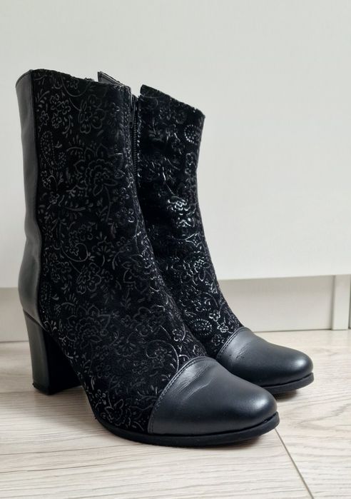 Botine piele naturala cu model floral pe piele intoarsa, marimea 35,