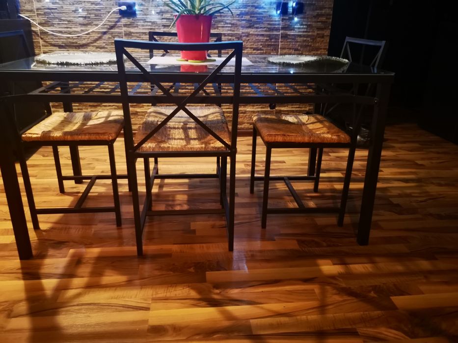 Masa cu scaune ikeea sticla și fier