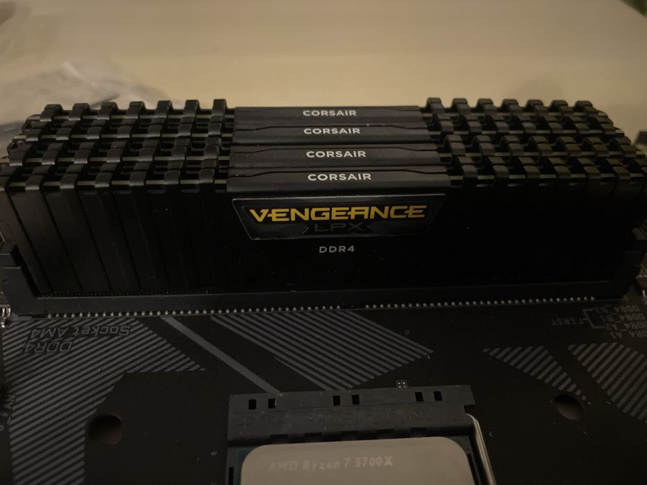 Se vinde placa de baza,procesor, x2 kituri rami