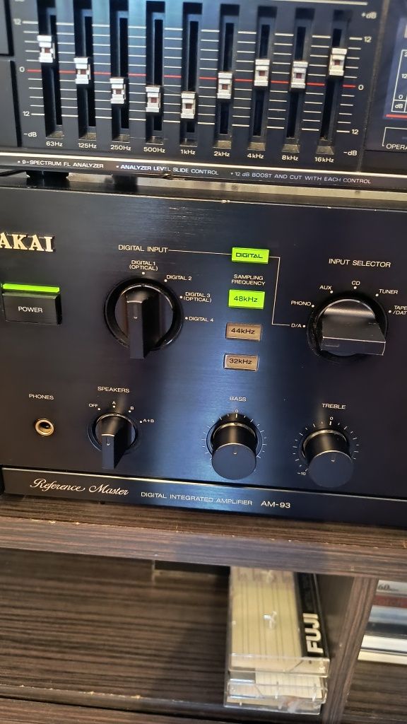 Amplificator Akai AM-93