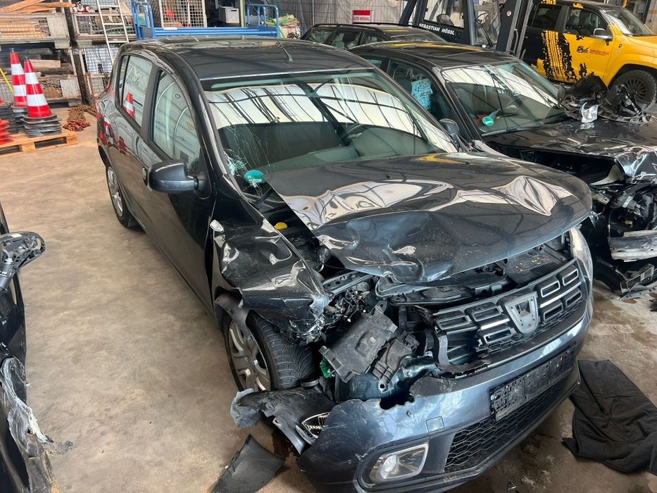 Дачия Сандеро 0.9турбо 2019г фейс,нави на части 48000кн