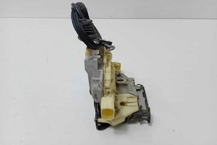 Broasca  Usa Fata Stanga 3C1837015A Volkswagen VW Passat B6