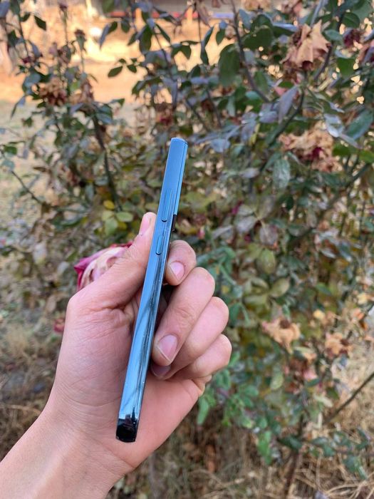 Samsung Galaxy S22 5G 
 Kor dok: yuq bularda bulmaydi
 Xotira: 256/8+8