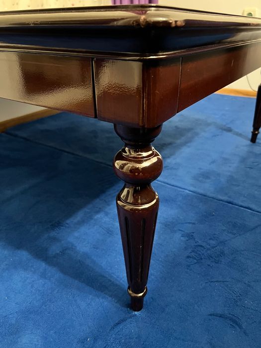 Холна маса от масивно дърво