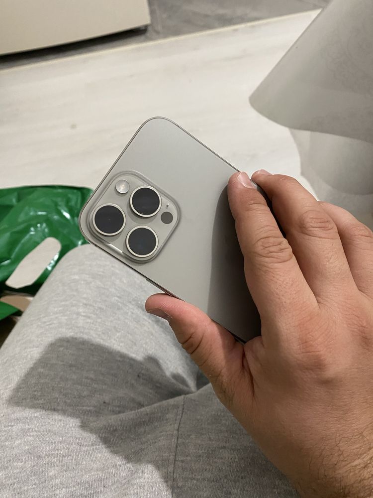 Продам iPhone 16 pro max 256