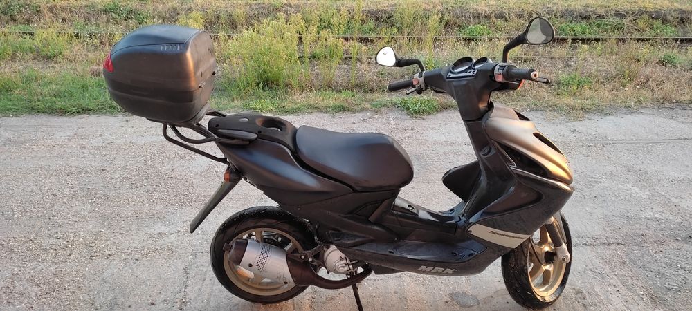 Скутер Ямаха Аерокс МБК 50 кубика, редовен с документи, регистриран !