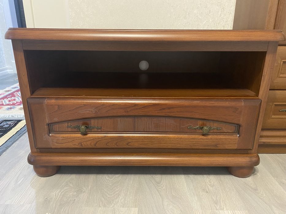 Журнальный стол или тумба