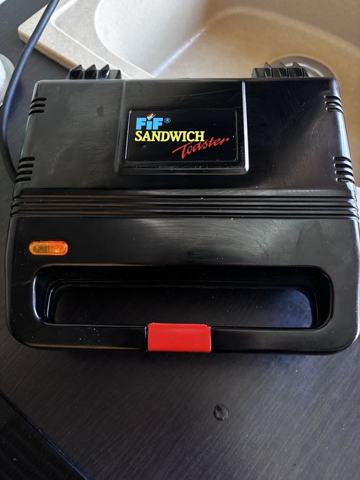 Sandwich maker, stare bună, funcțional