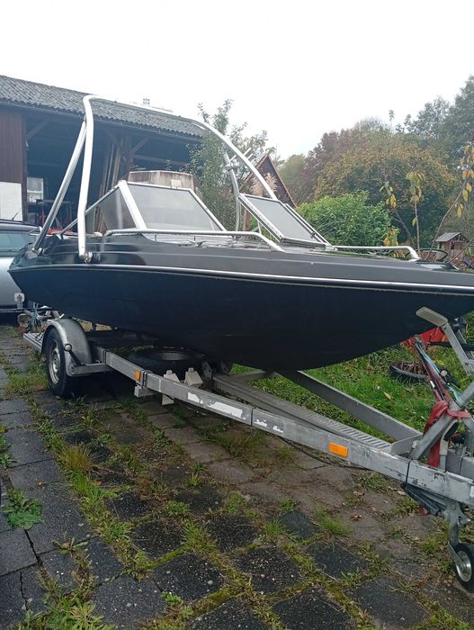Barca agrement motor onboard insotita de peridoc