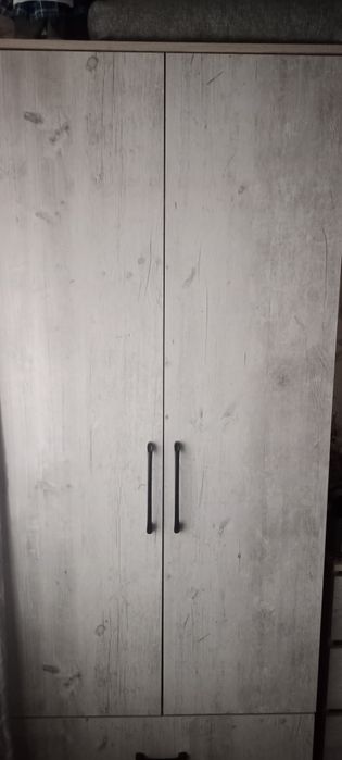 Продам плательные шкаф 2-ух створчатый и комод