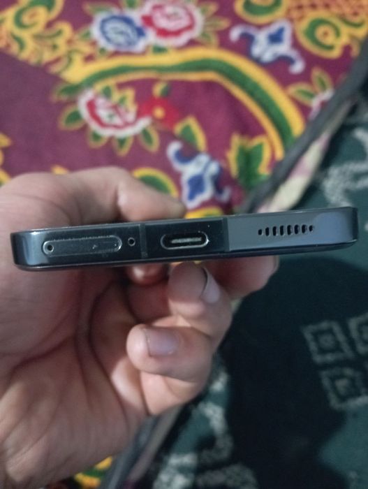 Xiaomi 13 12 / 256 qora china versiya