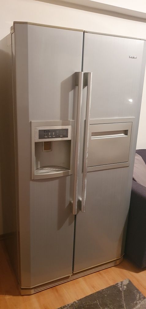 Combină frigorifică side by side cu dozator apa rece/ cuburi  gheata