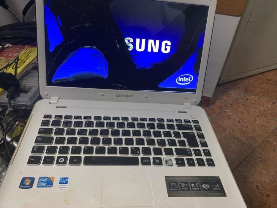 Laptop Samsung NP X430 Ecran Spart Procesor I3