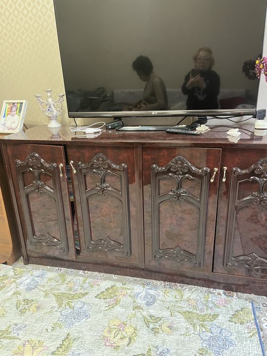 Сервант и камод в хорошем состоянии. Камод можно использовать под пос