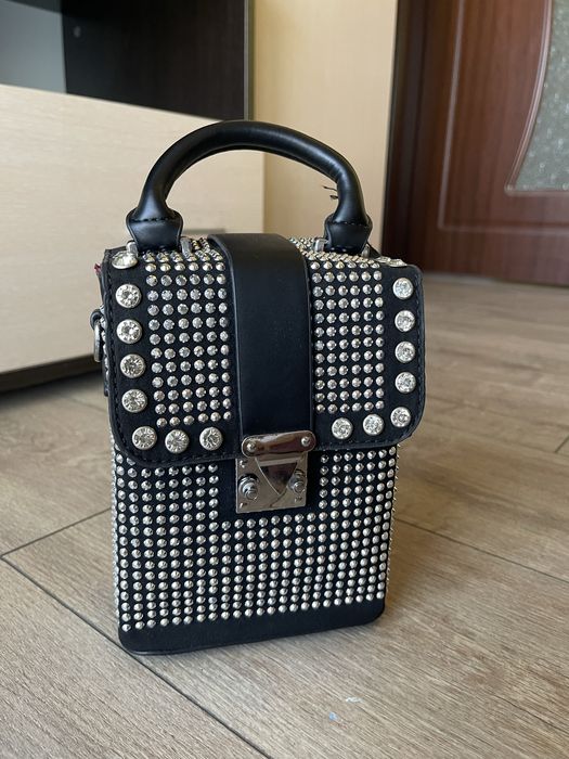 Чисто нова дамска елегантна чанта с камъчета