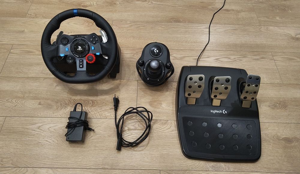 Logitech g 29+shifter+захранващ кабел+3 педала.